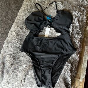 Cupshe size L Black Cutout One-Piece Swimsuit